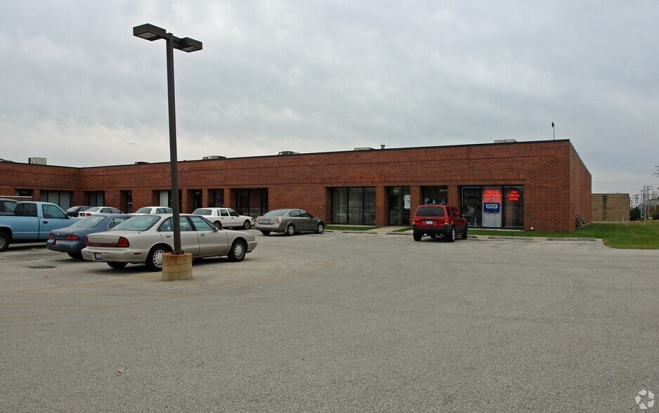 1433 W Fullerton Ave, Addison, IL à louer - Photo de l’immeuble – Image 2 sur 2