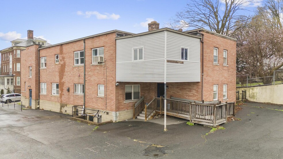 19 Goodwill Ave, Meriden, CT à vendre - Photo de l’immeuble – Image 3 sur 40
