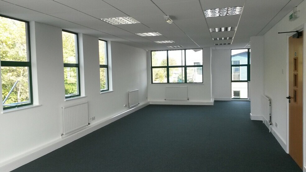 Blenheim Rd, Epsom à louer - Photo intérieure – Image 3 sur 6