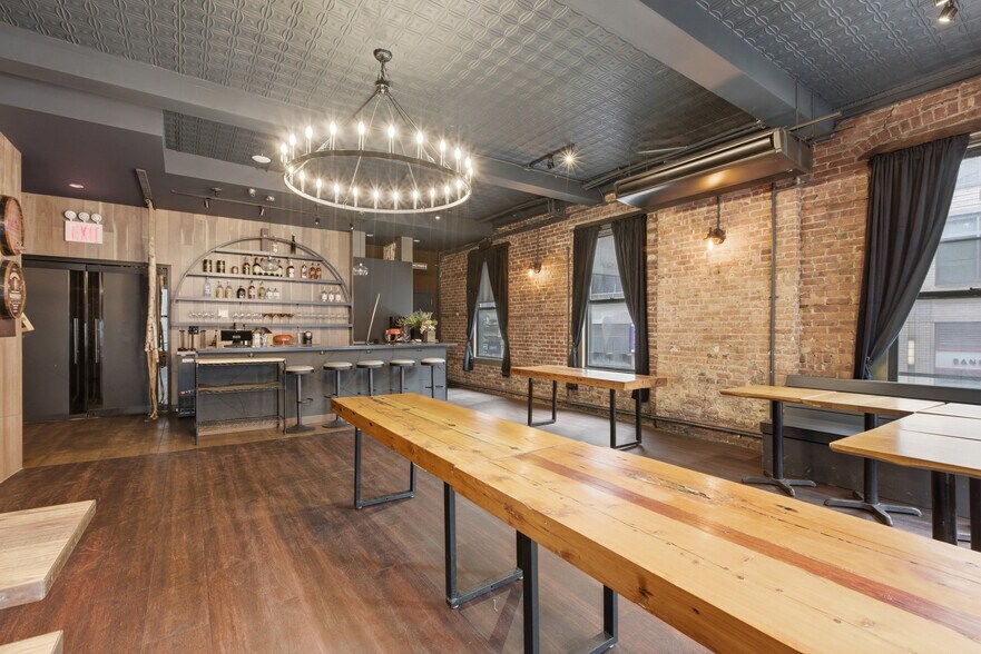 816 6th Ave, New York, NY à vendre - Photo de l’immeuble – Image 3 sur 15