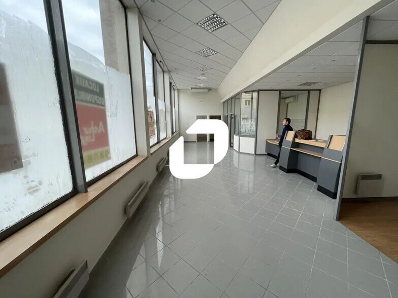 Bureau dans Châlons-en-Champagne à vendre - Photo de l’immeuble – Image 2 sur 10