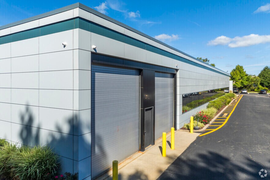1800 Walt Whitman Rd, Melville, NY à louer - Photo de l’immeuble – Image 3 sur 3