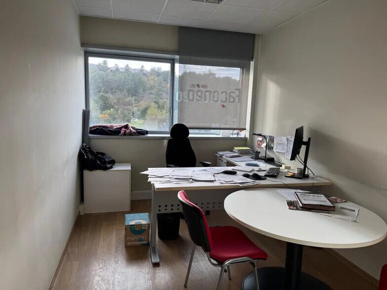 Bureau dans Aubagne à louer - Photo de l’immeuble – Image 2 sur 7