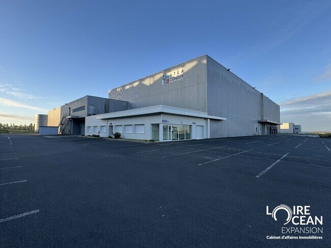 Plus de détails pour Industriel/Logistique à louer