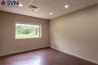 611 E State St, Geneva, IL à louer Photo intérieure– Image 2 sur 2