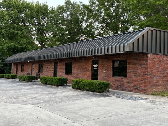 116 Westover Dr, High Point, NC à louer - Photo de l’immeuble – Image 1 sur 4