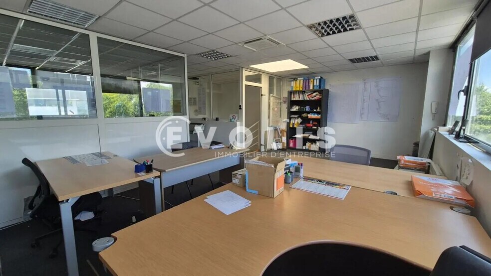Local d’activités dans Montévrain à louer - Photo de l’immeuble – Image 2 sur 6