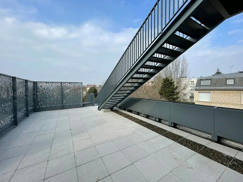 Bureau dans Nogent-sur-Marne à vendre - Photo principale – Image 1 sur 7