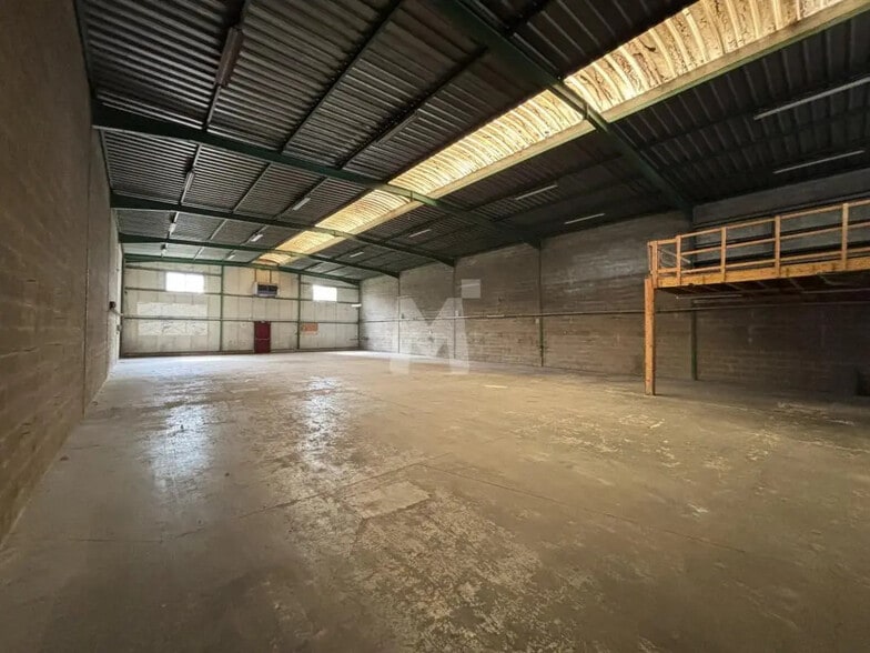 33 Avenue Ampére, Wissous à louer - Photo de l’immeuble – Image 3 sur 9