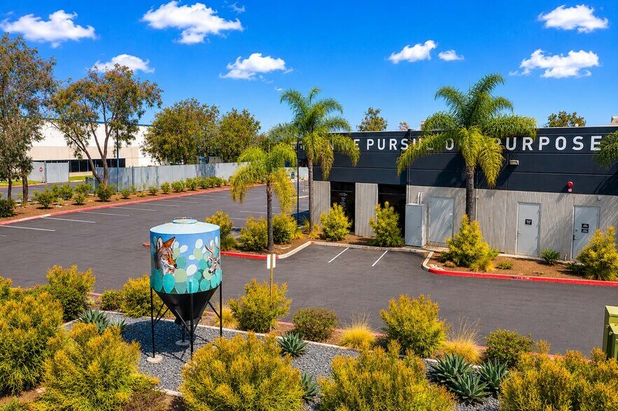 8680 Miralani Dr, San Diego, CA à louer - Photo de l’immeuble – Image 3 sur 11