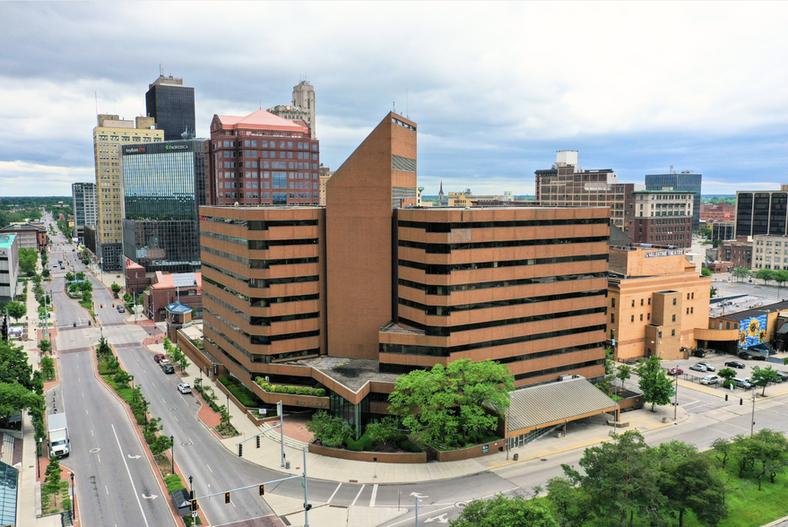 433 N Summit St, Toledo, OH à louer - Photo de l’immeuble – Image 1 sur 21