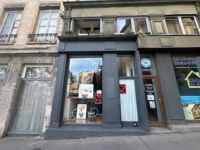 Plus de détails pour Local commercial à louer