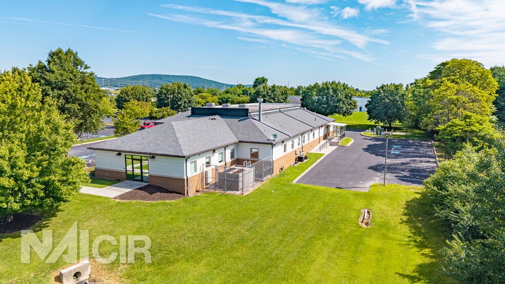 785 Cherry Tree Ct, Hanover, PA à vendre - Photo de l’immeuble – Image 2 sur 6