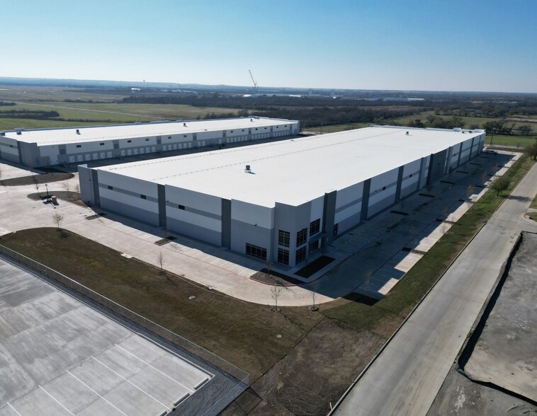 4610 Jim Christal Rd, Denton, TX à louer - Photo de l’immeuble – Image 2 sur 8