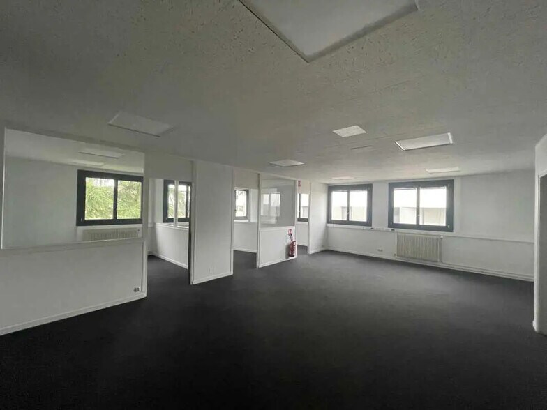Bureau dans Bihorel à louer - Photo de l’immeuble – Image 3 sur 12