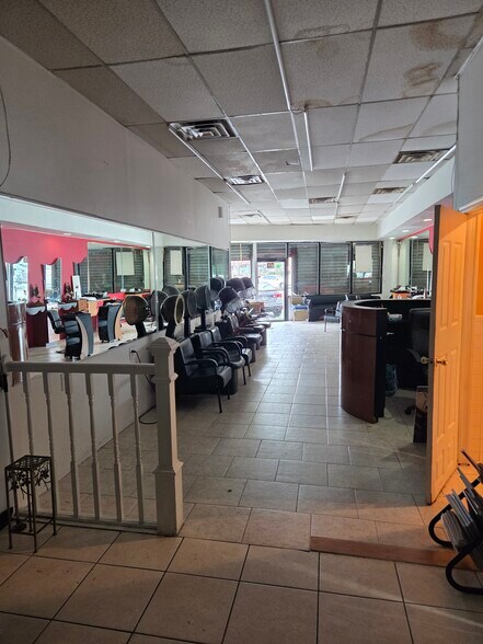1300 Burke Ave, Bronx, NY à louer - Photo intérieure – Image 2 sur 5