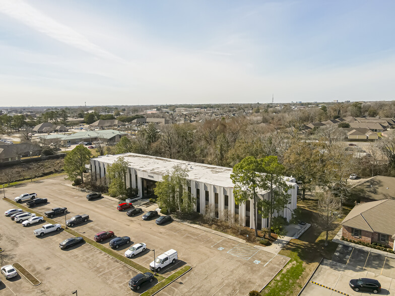 11550 Newcastle Ave, Baton Rouge, LA à louer - Photo de l’immeuble – Image 3 sur 24