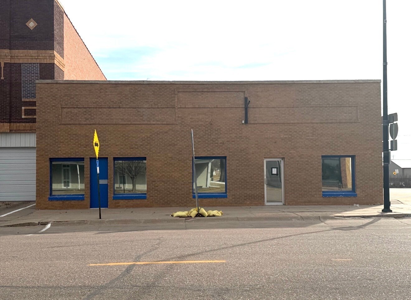 217 E 8th St, Cozad, NE à vendre Photo de l’immeuble– Image 1 sur 25