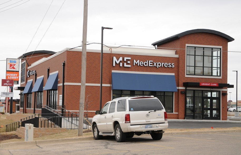 1834 SW Wanamaker Rd, Topeka, KS à vendre - Photo de l’immeuble – Image 3 sur 5