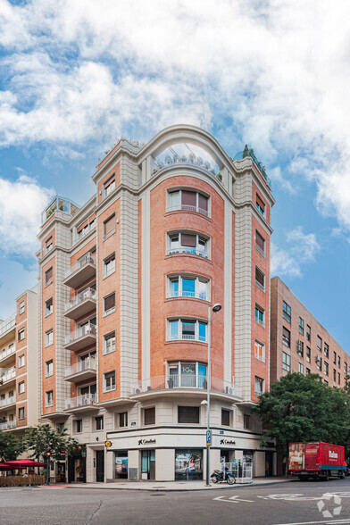 Calle Zurbarán, 8, Madrid, Madrid à louer - Photo de l’immeuble – Image 2 sur 3