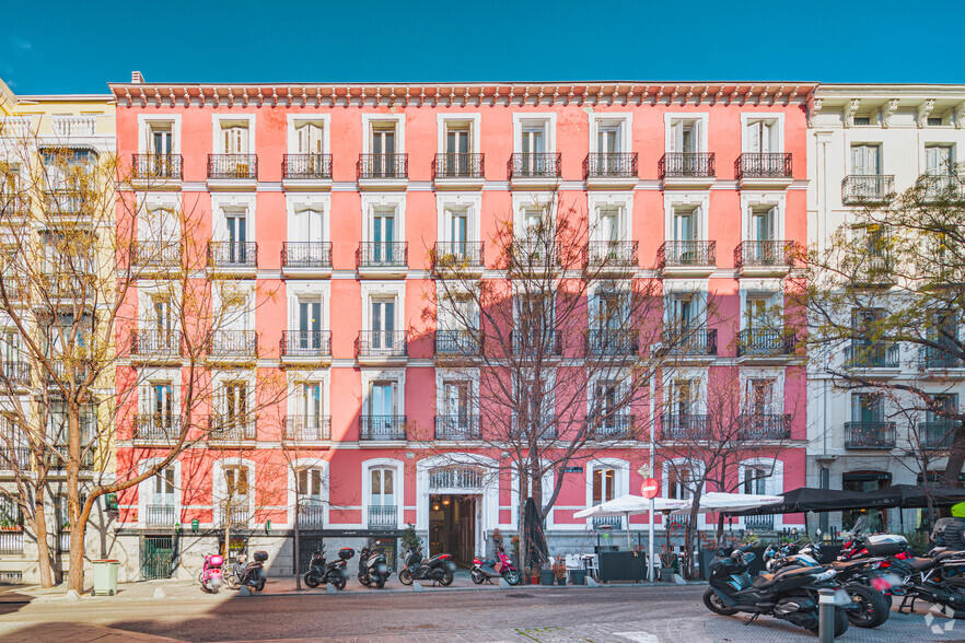 Calle Salustiano Olózaga, Madrid, Madrid à louer - Photo principale – Image 1 sur 3