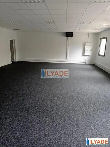 Bureau dans Aubagne à louer - Photo de l’immeuble – Image 1 sur 3