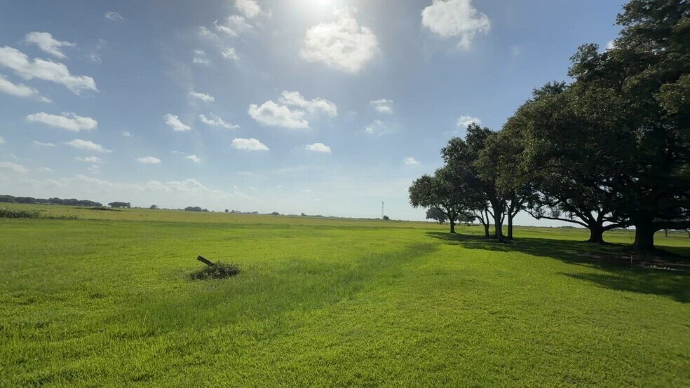 525 Olede Devillier Road, Winnie, TX à vendre - Vidéo sur l’annonce professionnelle – Image 3 sur 44