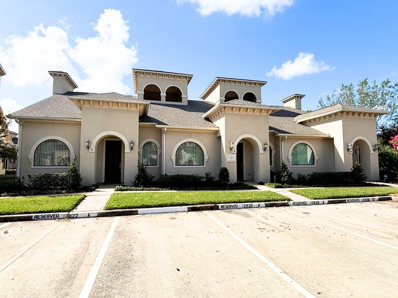 12820 Willow Centre Dr, Houston, TX à louer - Photo de l’immeuble – Image 2 sur 7