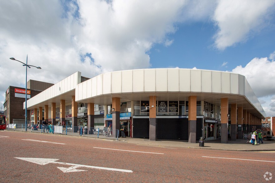 Churchill Shopping Centre, Dudley à louer - Photo de l’immeuble – Image 2 sur 24