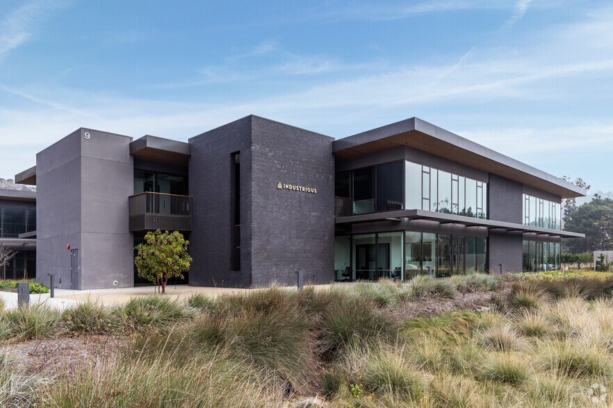 23465 Civic Center Way, Malibu, CA à louer - Photo de l’immeuble – Image 1 sur 7