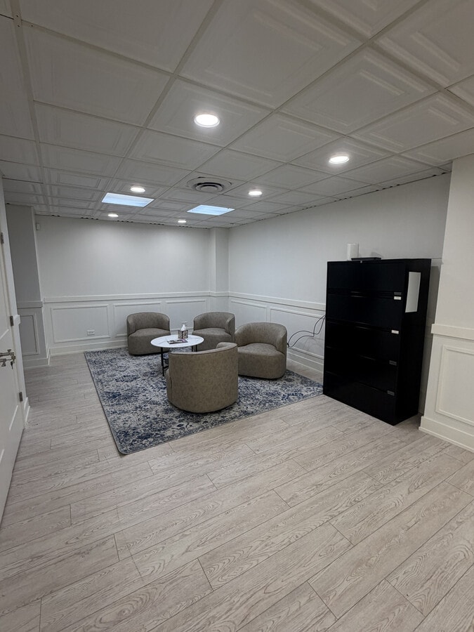 5701 N Sheridan Rd, Chicago, IL 60660 - Lot C03 -  - Photo intérieure - Image 1 of 4
