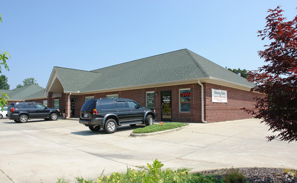 9814 US 311 Hwy, Archdale, NC à louer - Photo de l’immeuble – Image 2 sur 6