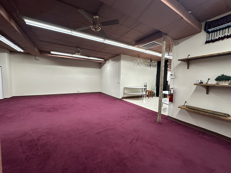 8037 N Milwaukee Ave, Niles, IL à louer - Photo de l’immeuble – Image 2 sur 19