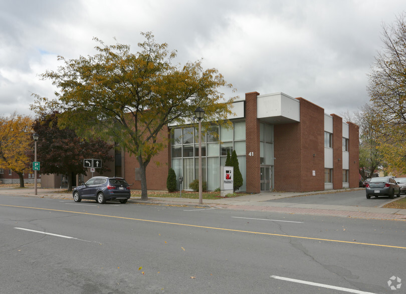 41 Second St W, Cornwall, ON à louer - Photo principale – Image 1 sur 3