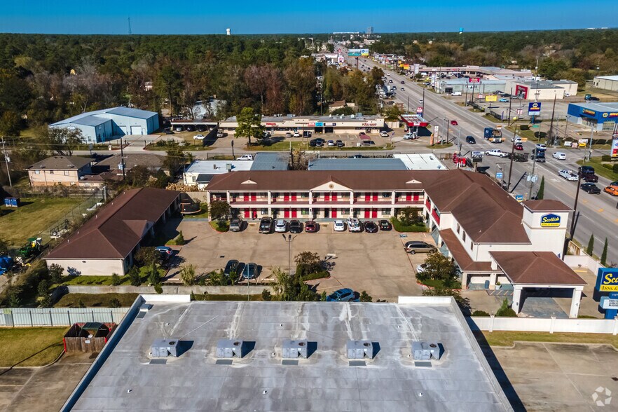 11275 Jones Rd, Houston, TX à vendre - Photo de l’immeuble – Image 2 sur 3