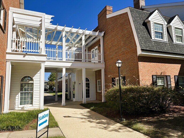 11350 Pembrooke Sq, Waldorf, MD à vendre - Photo de l’immeuble – Image 2 sur 18