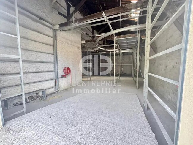 Plus de détails pour Industriel/Logistique à louer