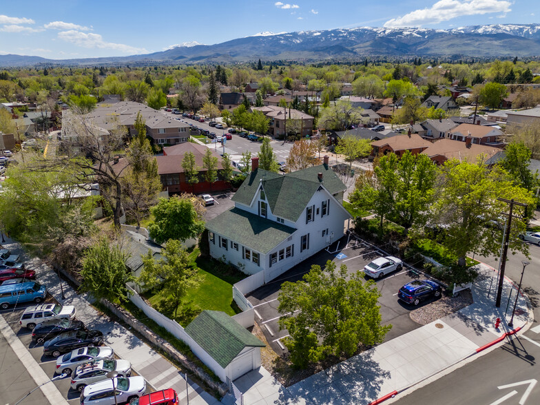 652 Forest St, Reno, NV à vendre - Photo de l’immeuble – Image 1 sur 33