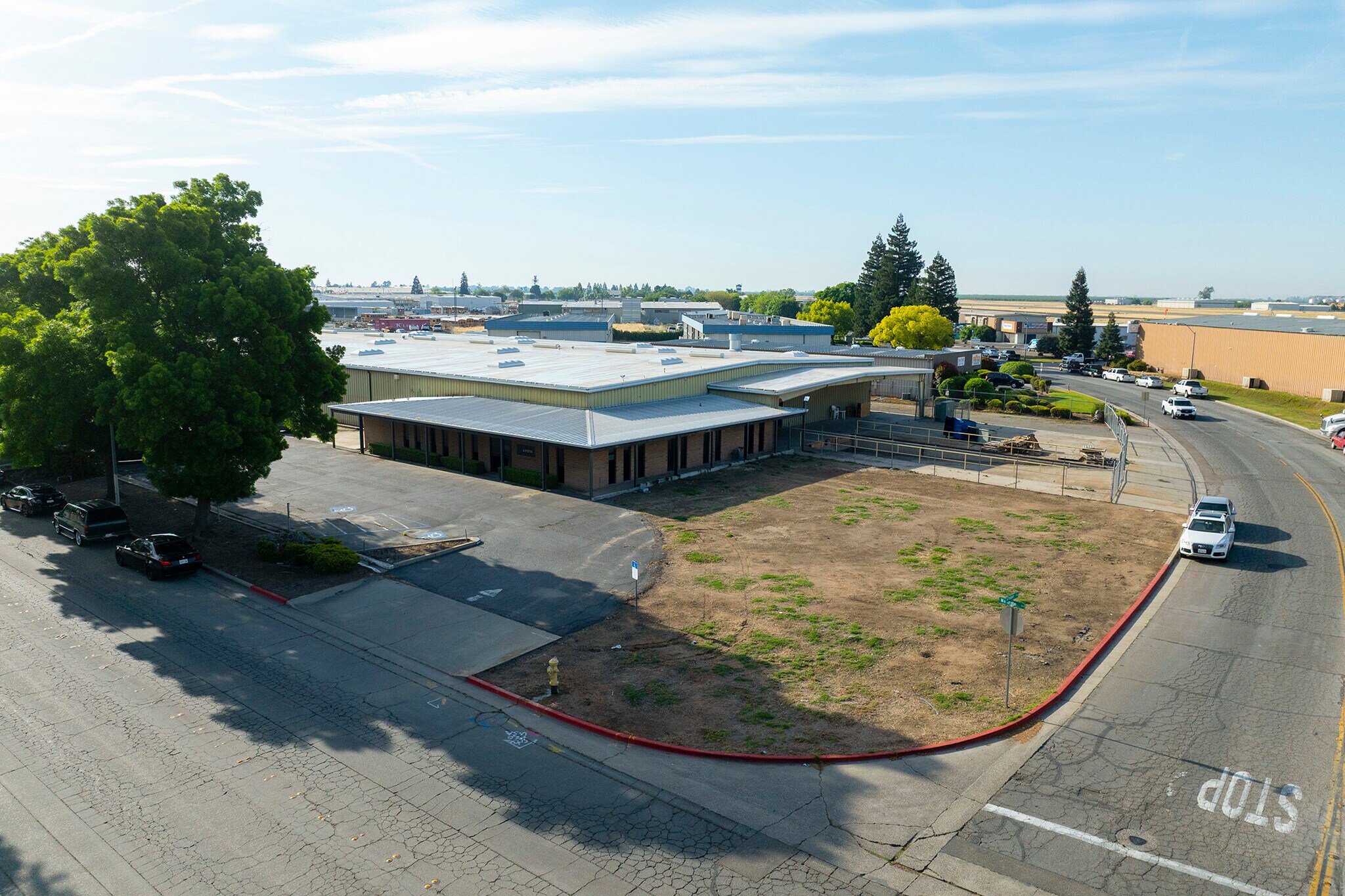 2170 Wardrobe Ave, Merced, CA à louer Photo de l’immeuble– Image 1 sur 11