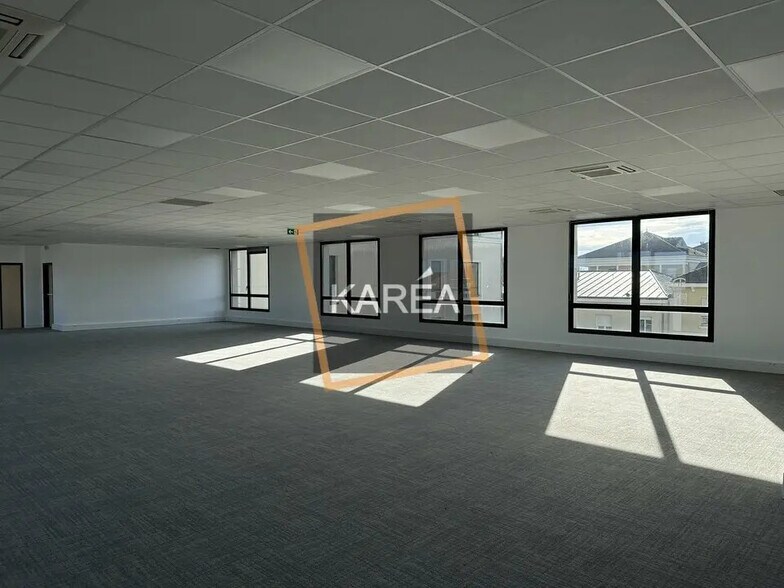 Bureau dans Bussy-Saint-Georges à louer - Photo intérieure – Image 2 sur 5