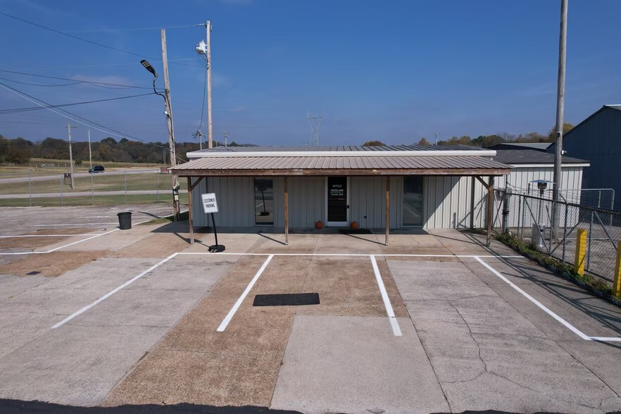 1230 Industrial Park Rd, Columbia, TN à louer - Photo de l’immeuble – Image 1 sur 30