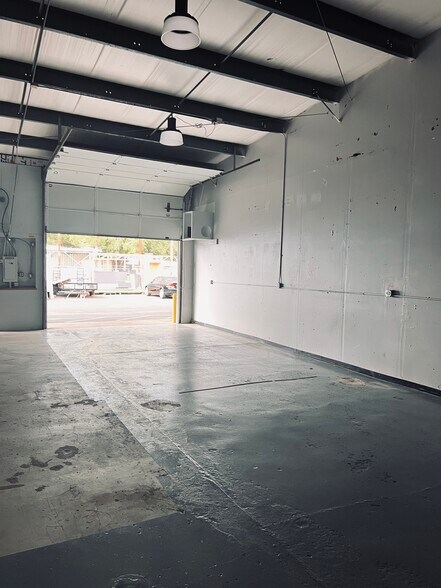 1705 Cattlemen Rd, Sarasota, FL à louer - Photo de l’immeuble – Image 2 sur 13