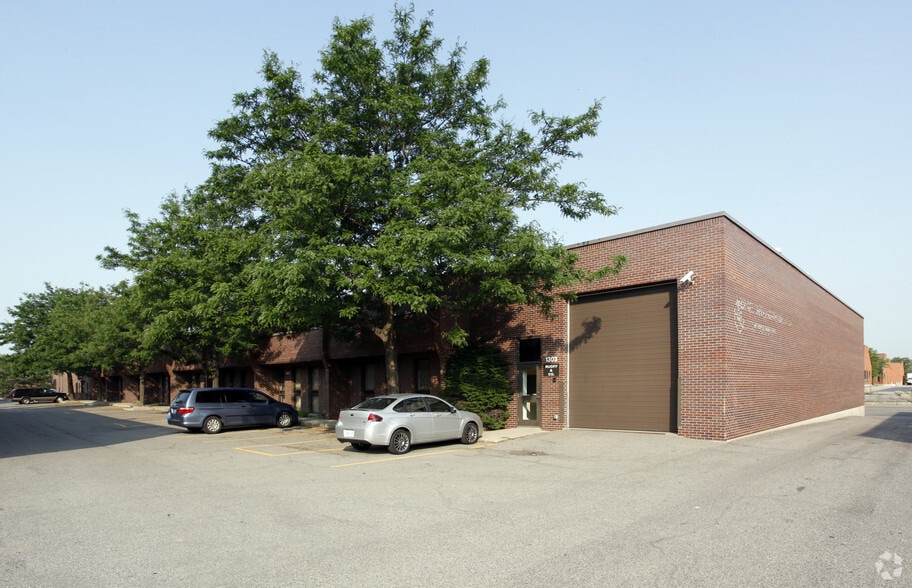 1299 Kamato Rd, Mississauga, ON à louer - Photo principale – Image 1 sur 2