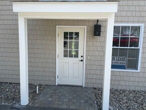 464 Maple Ave, Barrington, RI à louer Photo de l’immeuble– Image 1 sur 6