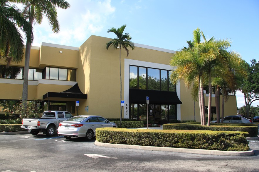 4400 N Congress Ave, West Palm Beach, FL à louer - Photo principale – Image 1 sur 6