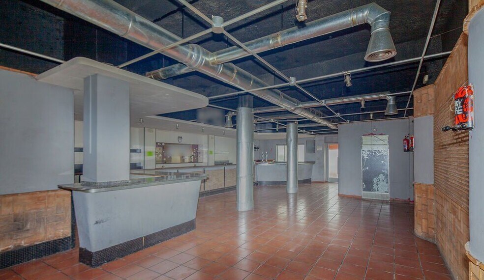 Local commercial dans La Pobla Llarga, Valencia à vendre - Photo principale – Image 2 sur 18