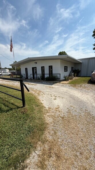 710 Industrial Rd, Bristow, OK à vendre - Photo de l’immeuble – Image 3 sur 8