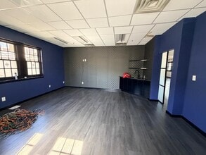 8 Bond St, Great Neck, NY à louer Photo intérieure– Image 2 sur 6