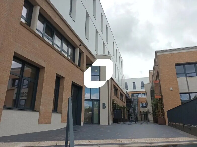 46 Rue Des Fusilles, Villeneuve-d'Ascq à louer - Photo de l’immeuble – Image 2 sur 23