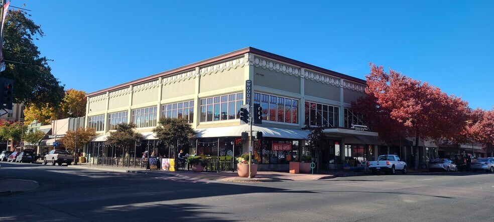 240 Main St, Chico, CA à louer - Photo de l’immeuble – Image 1 sur 6